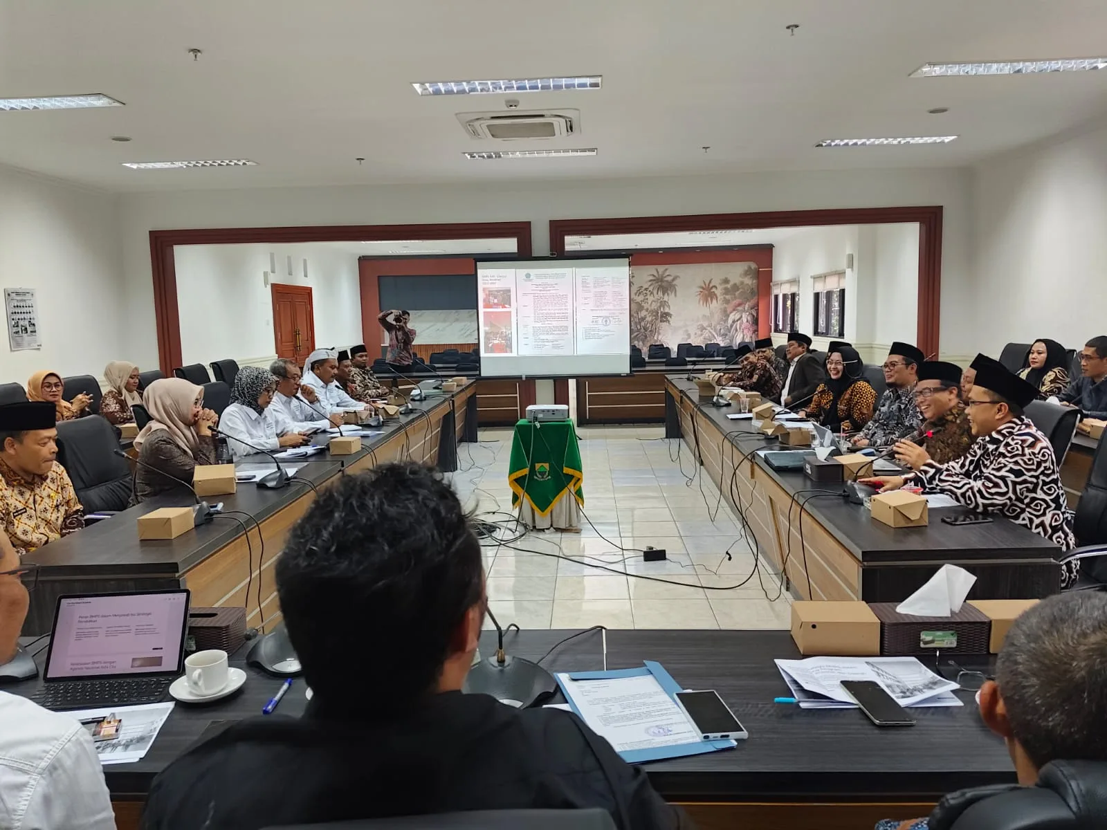 Audiensi bertempat di Gedung DPRD Kabupaten Cianjur