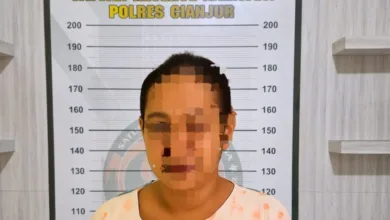 Berawal dari pengguna, wanita (50) di Cianjur nekat jadi pengedar sabu dan kini terancam 20 tahun penjara.