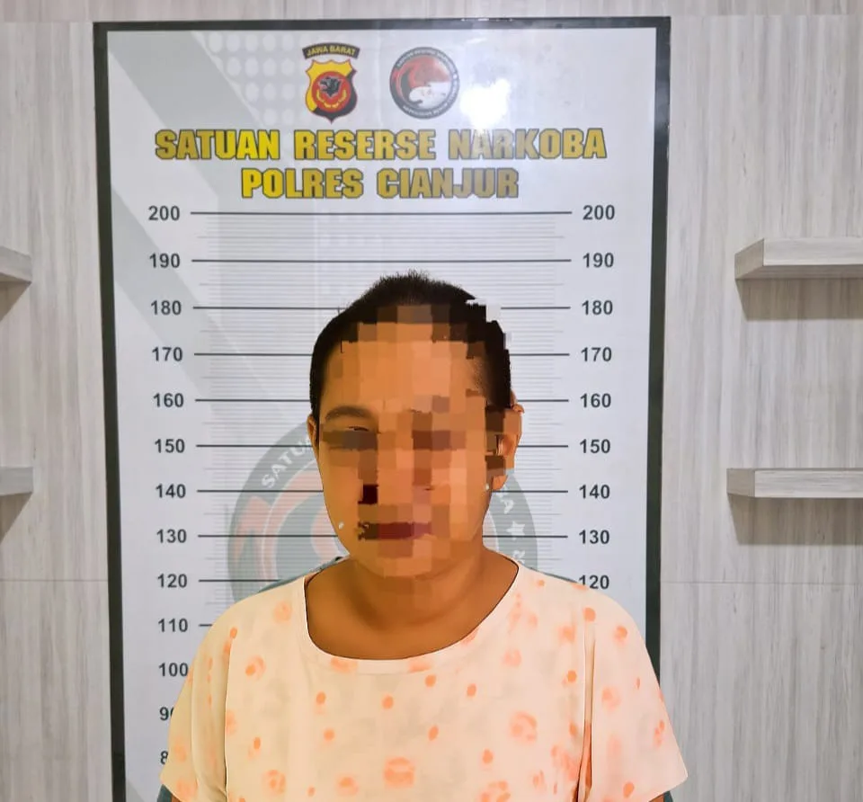 Berawal dari pengguna, wanita (50) di Cianjur nekat jadi pengedar sabu dan kini terancam 20 tahun penjara.