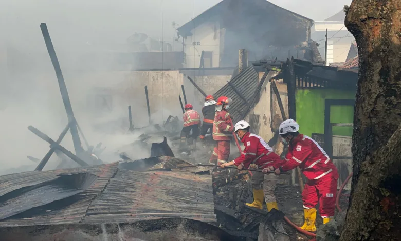 Empat bangunan terbakar di Cianjur pada Sabtu (14/06/2025) akibat permainan masak-masakan anak. Kerugian material capai Rp 200 juta.