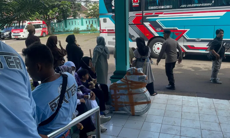 Jemaah haji kloter pertama (kloter 13) Kabupaten Cianjur tiba dengan selamat di Cianjur pada Rabu, 18 Juni 2025.