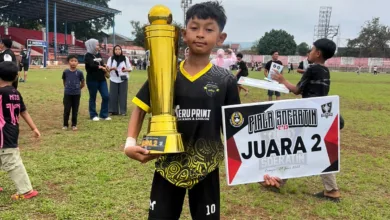 Muhammad Ravi Fabregas, talenta muda SSB Sayap Walet. Meski menjadi juara 2 di Piala Soeratin U-13 PSSI Cianjur 2025, berhasil mengantarkan timnya lolos ke tingkat provinsi Jawa Barat.