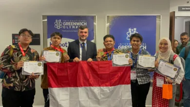 Tiga pelajar asal Cianjur dan Bandung meraih emas di IGO London 2025. Mereka mengubah limbah tulang ayam menjadi batu bata ramah lingkungan.