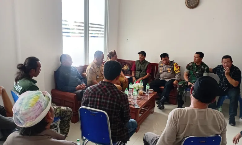 Mediasi Transparansi Dana Desa Gasol Buntu, Kades Absen dengan Alasan Dinas Luar Kota