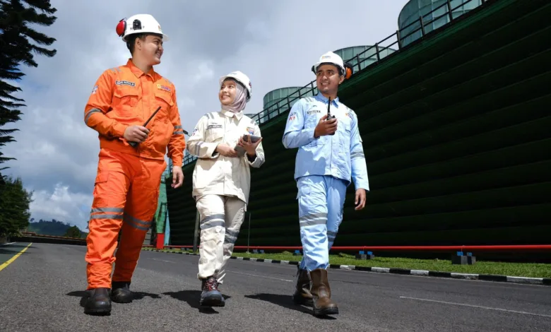 Dengan SDM unggul dan profesional, Insan PLN terus berkolaborasi menjawab tantangan energi global.