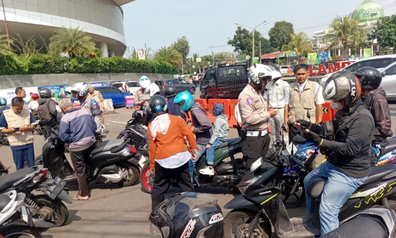 Hingga Siang Nanti, Petugas Gabungan Gelar Operasi Pajak Kendaraan di Tugu Lampu Gentur.