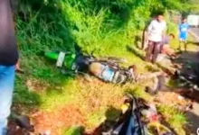 Kecelakaan beruntun terjadi di Cugenang, Cianjur, Minggu (20/07/2025). Sebuah mobil Gran Max gagal menyalip dan menabrak tiga motor