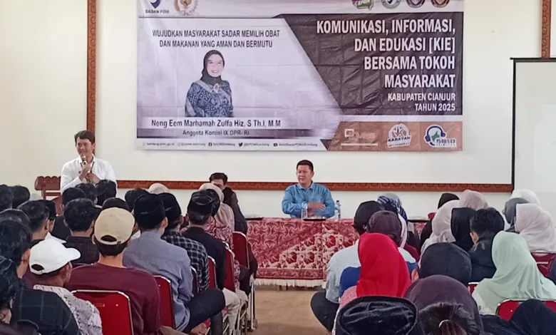 Wujudkan Masyarakat Sadar Obat dan Makanan Aman, Komisi IX DPR RI Lakukan KIE Bersama BPOM di Cianjur