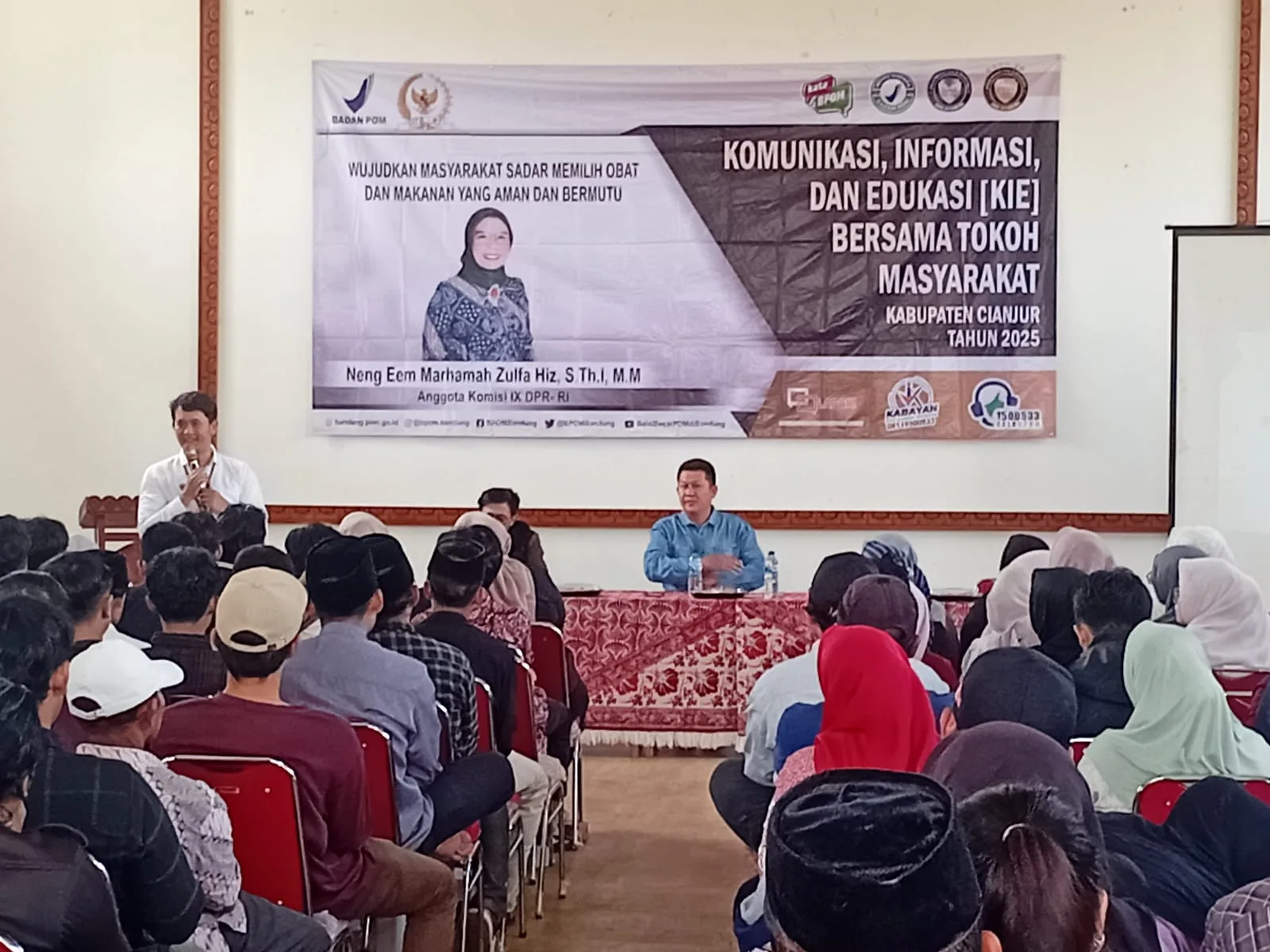 Wujudkan Masyarakat Sadar Obat dan Makanan Aman, Komisi IX DPR RI Lakukan KIE Bersama BPOM di Cianjur