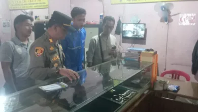 Seorang pedagang sate di Sindangbarang, Cianjur, diduga mencuri 150 gram emas dan uang tunai.