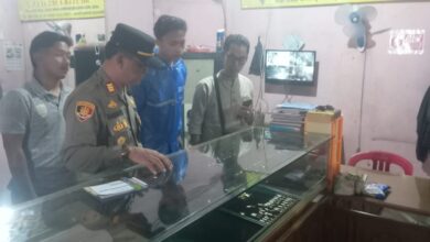 Seorang pedagang sate di Sindangbarang, Cianjur, diduga mencuri 150 gram emas dan uang tunai.