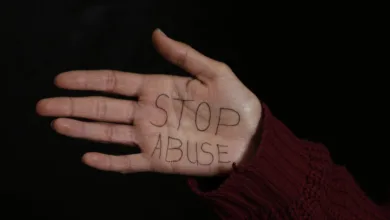 Seorang gadis 17 tahun di Cianjur, diduga menjadi korban asusila oleh AS (45), sahabat orang tuanya. Korban diiming-imingi dan diancam pelaku.