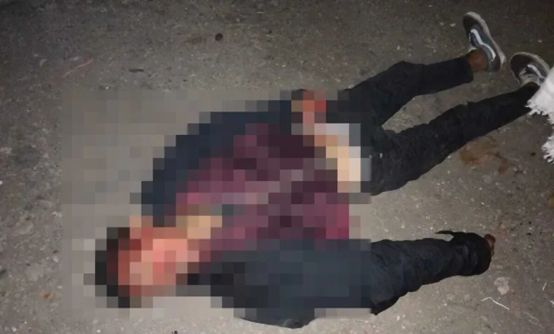 Warga menemukan seorang pria (27) tewas di Jalan Raya Bandung, Cianjur, dengan kondisi penuh luka.