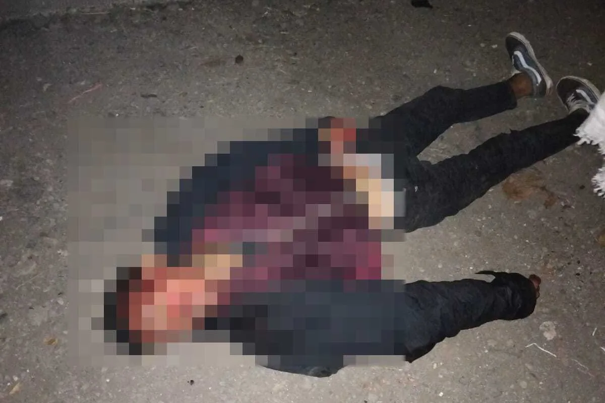 Warga menemukan seorang pria (27) tewas di Jalan Raya Bandung, Cianjur, dengan kondisi penuh luka.