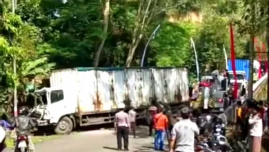 Kecelakaan beruntun melibatkan tiga truk terjadi di Jembatan Cipetir Cianjur, Kamis (21/08/2025).