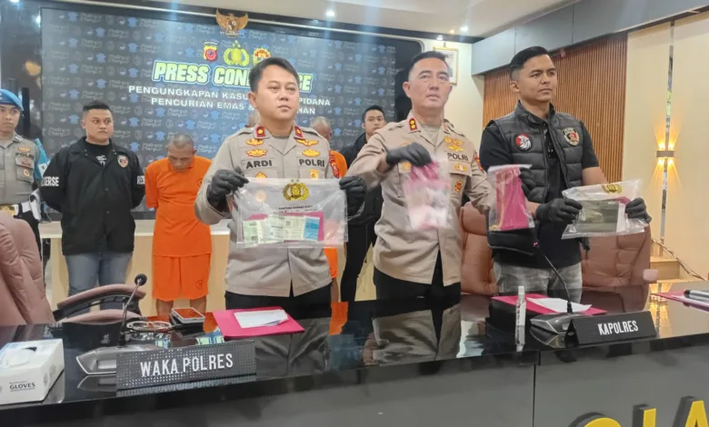 Polres Cianjur Tangkap Pelaku Pencurian Emas Senilai Rp 165 Juta di Sindangbarang