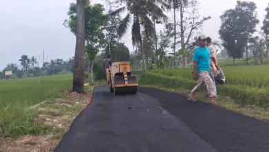 Pemdes Sukamanah Cugenang 'Ngabukti' Dana Desa Tahap Dua Bangun Jalan Untuk Warga