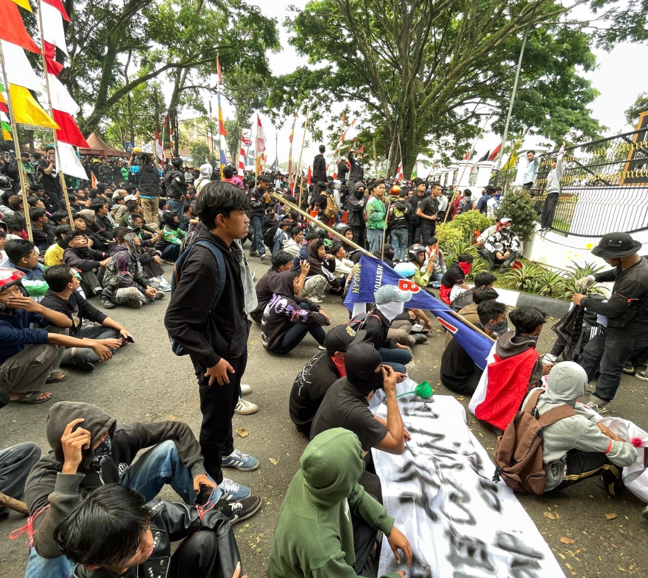 Mahasiswa Cianjur Kompak Gelar Aksi Depan Gedung DPRD, Desak Berbagai Tuntutan Rakyat