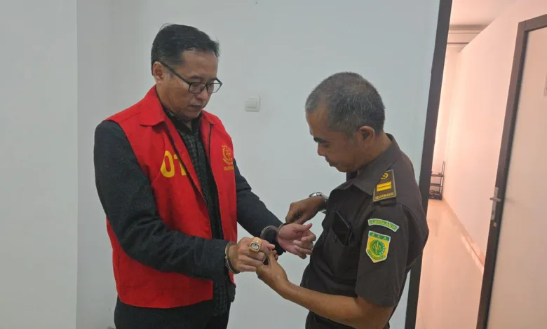 Kejari Cianjur menetapkan kontraktor swasta berinisial AM sebagai tersangka ketiga kasus korupsi PJU.