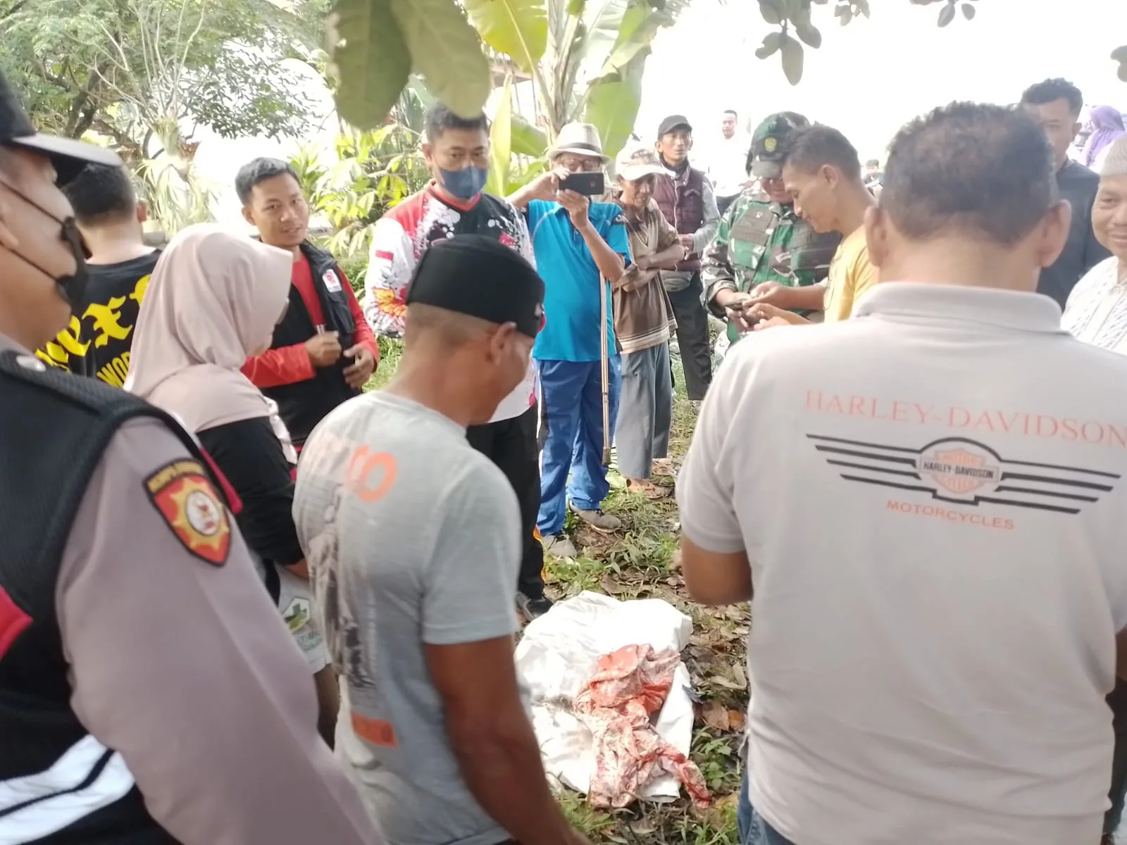 Warga Ciranjang, Cianjur, menemukan mayat bayi laki-laki di aliran sungai.