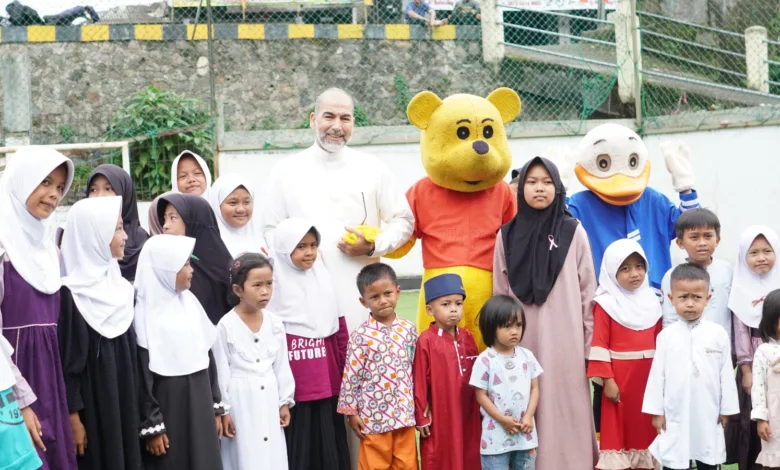 Yayasan Syekh Ali Jaber merayakan HUT ke-80 RI dengan menggelar santunan dan aneka lomba untuk 87 anak yatim