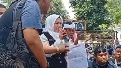 Naik Mobil Komando, Ketua DPRD Cianjur Dialog Langsung dengan Massa Aksi