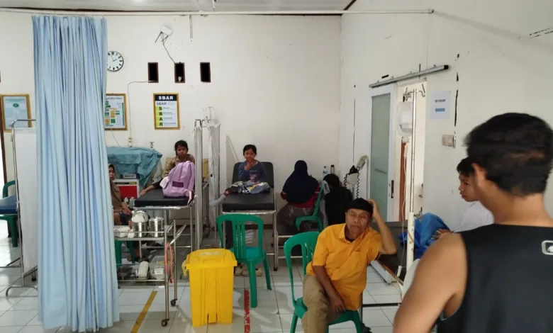 Puluhan siswa di Cugenang, Cianjur, diduga mengalami keracunan massal setelah menyantap hidangan dari program Makanan Bergizi Gratis (MBG). Simak informasi lengkap mengenai kronologi dan kondisi para korban.