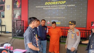 Pakai Baju Tahanan, Pelaku Akui Emosi Saat Ditagih Paket COD Jadi Pemicu Pembacokan