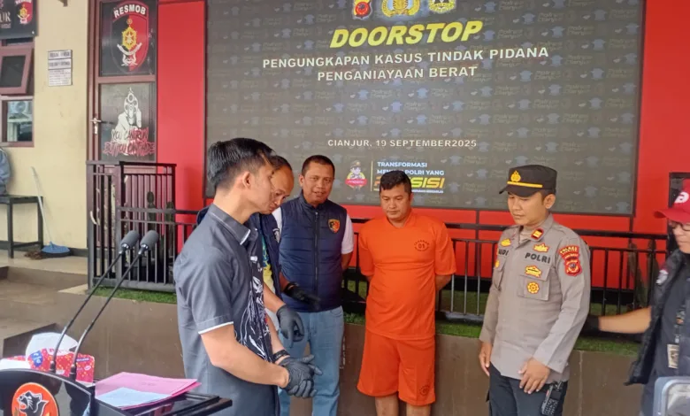 Pakai Baju Tahanan, Pelaku Akui Emosi Saat Ditagih Paket COD Jadi Pemicu Pembacokan