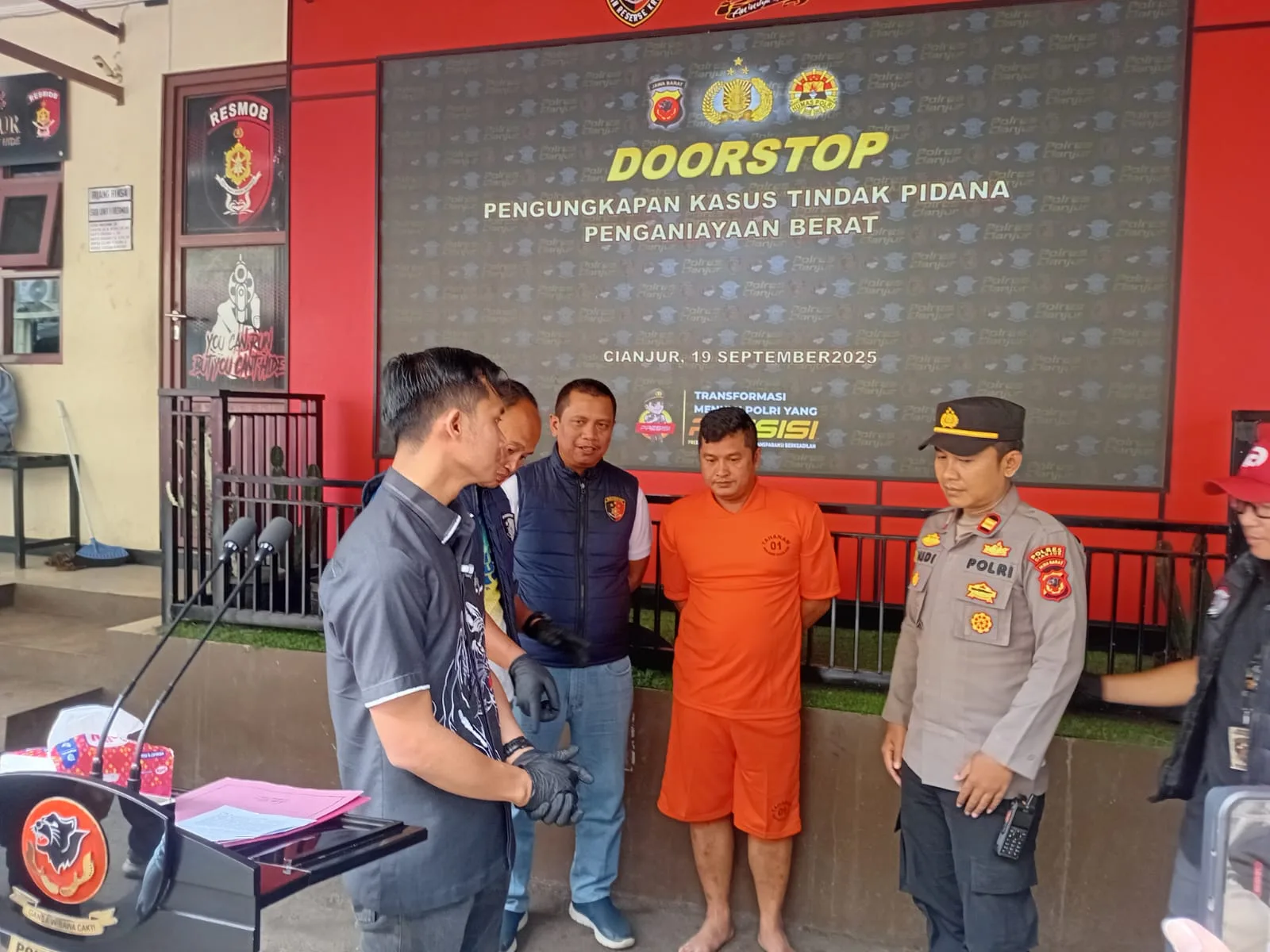 Pakai Baju Tahanan, Pelaku Akui Emosi Saat Ditagih Paket COD Jadi Pemicu Pembacokan