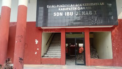 Parah! Ratusan Jendela Raib, Gedung Eks SDN Jenab 1 Cianjur Terbengkalai