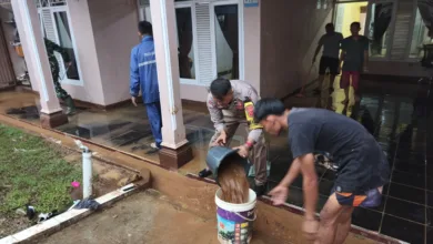 Hujan Angin di Cugenang, Satu Rumah Tertimpa Pohon Hingga Diterjang Banjir