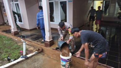 Hujan Angin di Cugenang, Satu Rumah Tertimpa Pohon Hingga Diterjang Banjir