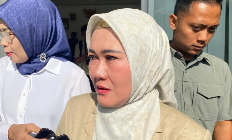 Ketua DPRD Cianjur, Metty Triantika, menolak menggunakan mobil dinas dan memilih memakai mobil pribadi Lexus berpelat Lemhannas.