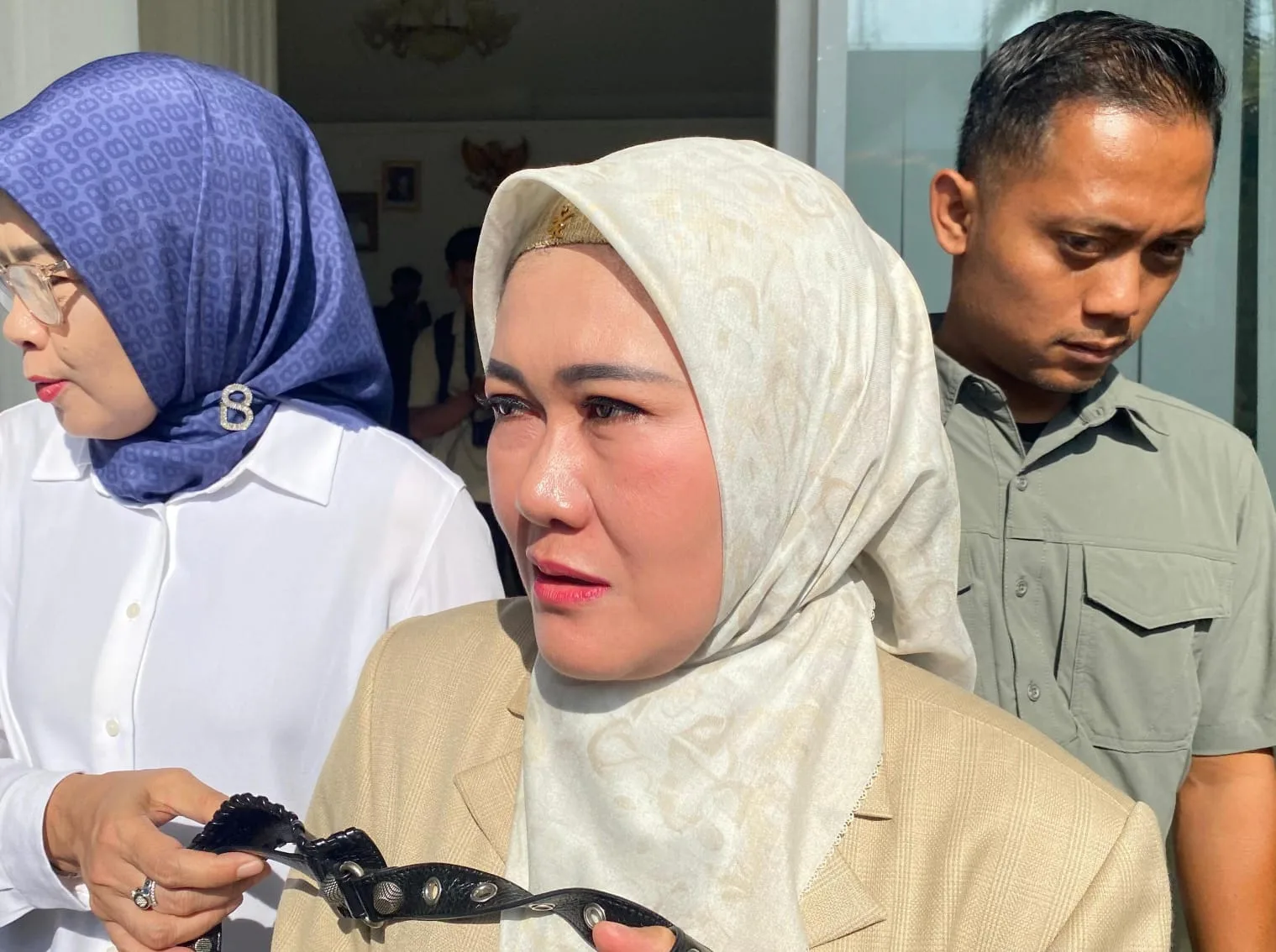 Ketua DPRD Cianjur, Metty Triantika, menolak menggunakan mobil dinas dan memilih memakai mobil pribadi Lexus berpelat Lemhannas.