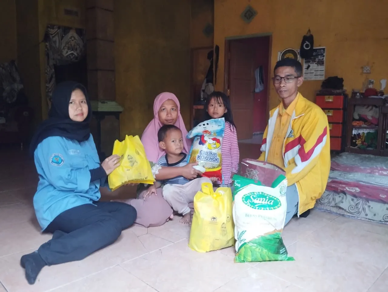 Ketua DPRD Cianjur Metty Triantika Sigap Tugas­kan Tim TMP Bantu Warga di Ciranjang