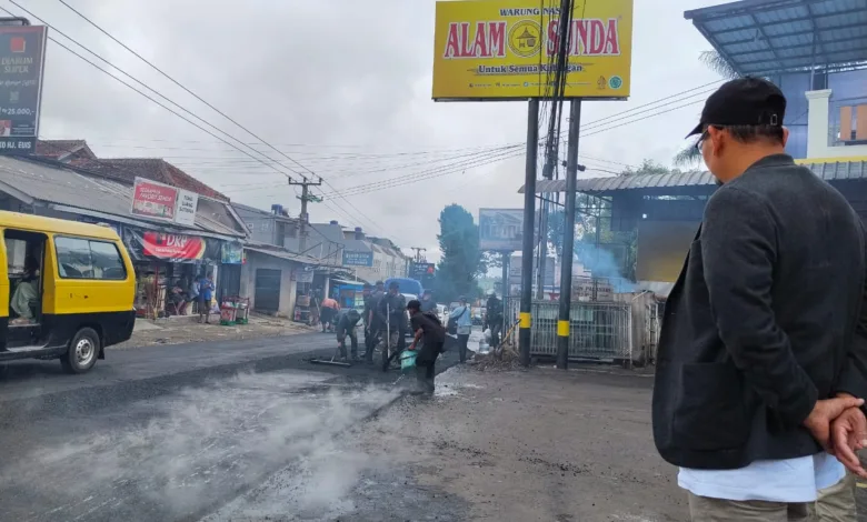 Beri Kenyamanan Pengunjung dan Warga, Alam Sunda Peduli Aspal Jalan Ratusan Meter Bentuk Nyata untuk Ummat