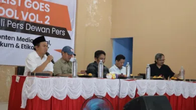 ​Para pemateri menyampaikan materi hukum dan etika pers kepada puluhan Kepala PKBM Cianjur dalam acara "Journalist Goes to School Vol.2