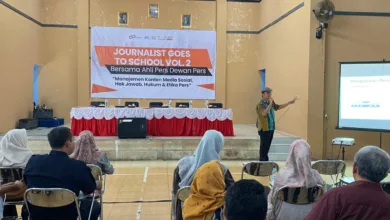 Ahli Pers Dewan Pers berbagi ilmu tentang manajemen konten media sosial, hak jawab, hukum, dan etika pers kepada para kepala SMP dalam kegiatan Journalist Goes to School Vol.2.