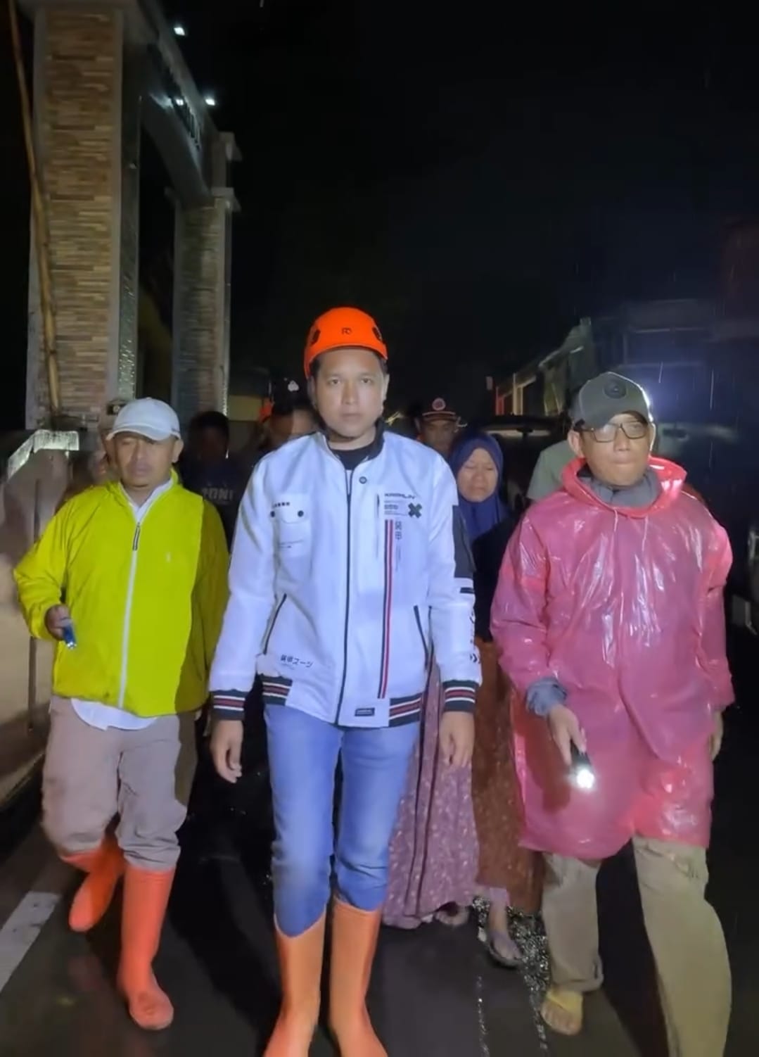 dr. Mohammad Wahyu Tinjau Langsung Lokasi, Pastikan Penanganan Cepat dan Janjikan Pembangunan Kembali Rumah Korban