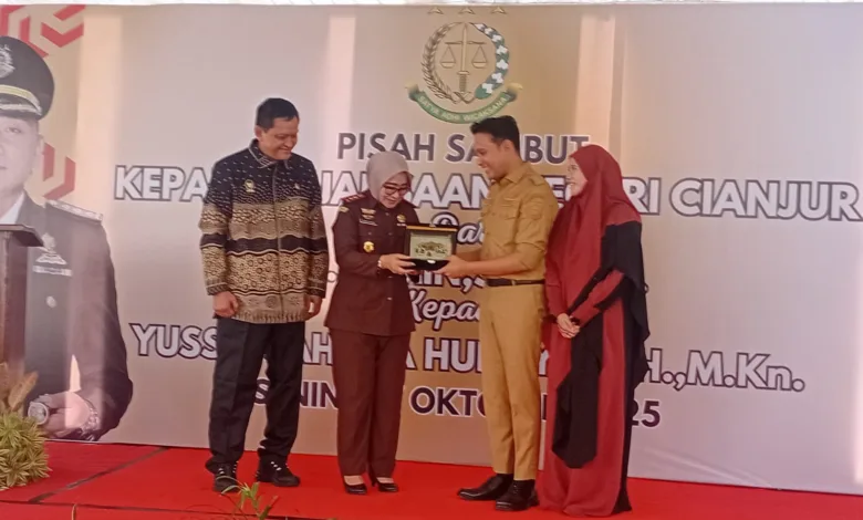 Pisah Sambut Kajari Cianjur, Dr. Kamin Titip Pesan Lanjutkan Penanganan Perkara PJU