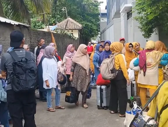 Ratusan Wisatawan Cianjur Diduga Terlantar di Pangandaran, Hotel yang Dijanjikan Travel Tak Dibooking