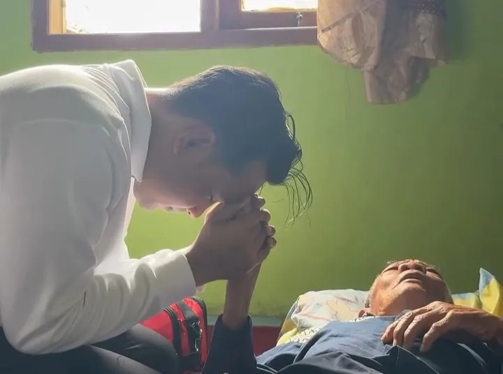 Bupati Cianjur menunjukkan aksi nyata dengan turun langsung membantu warga Cikadu yang sakit dan belum memiliki BPJS. Pemkab pastikan iuran ditanggung penuh.