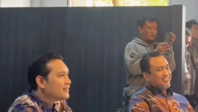 Bupati Cianjur, dr. Wahyu, bersama Kepala Diskominfo, Rachmat Hartono, saat acara soft launching Call Center 112. Sinergi untuk pelayanan darurat Cianjur yang lebih responsif.