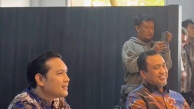 Bupati Cianjur, dr. Wahyu, bersama Kepala Diskominfo, Rachmat Hartono, saat acara soft launching Call Center 112. Sinergi untuk pelayanan darurat Cianjur yang lebih responsif.