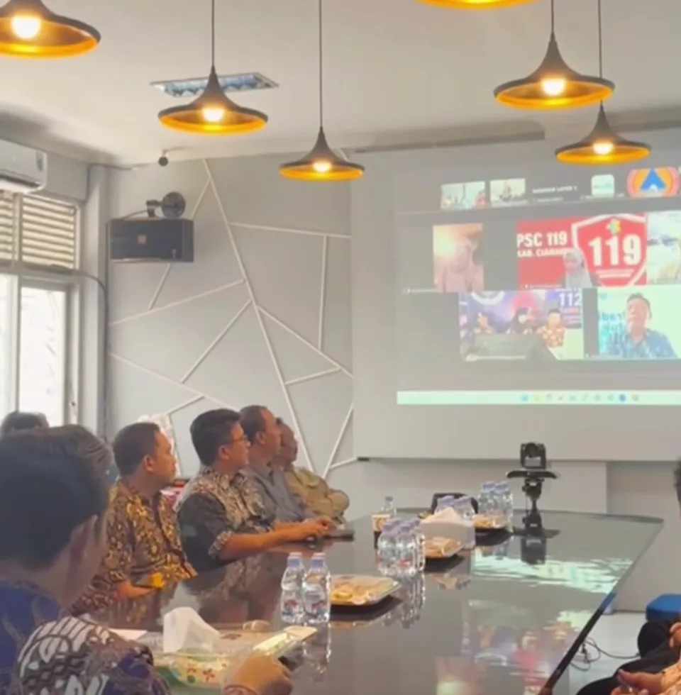 Suasana hybrid meeting saat peluncuran Call Center 112 Cianjur.