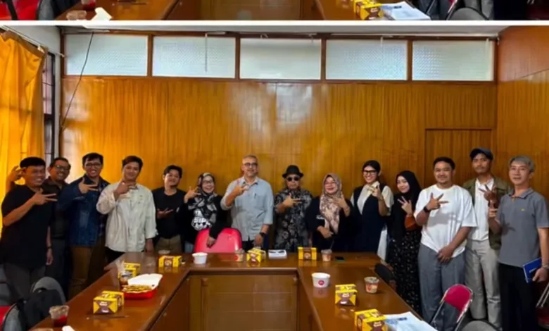 Kolaborasi erat Disbudpar dan Komite Ekonomi Kreatif Cianjur. Siap wujudkan pertumbuhan ekonomi berbasis pariwisata dan industri kreatif daerah.