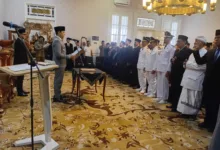 Suasana khidmat saat Bupati Cianjur dr. M Wahyu Ferdian memimpin pengambilan sumpah 58 pejabat struktural di Pendopo Cianjur, Jumat (3/10/2025).