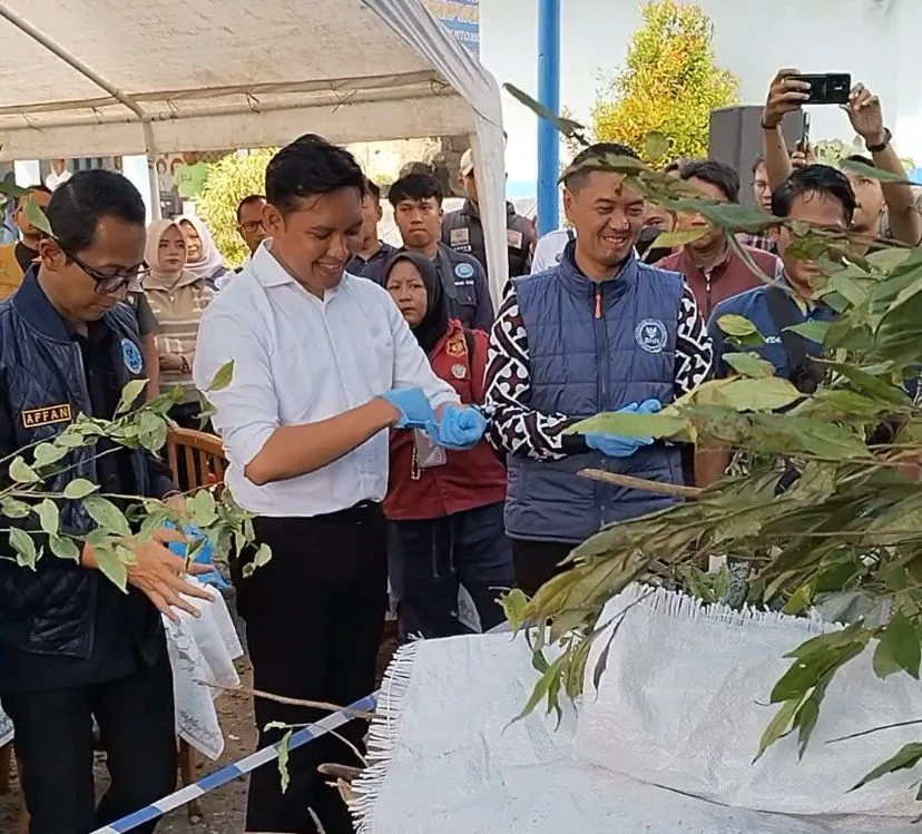 Kepala BNN Kabupaten Cianjur bersama perwakilan unsur TNI, Polri, dan Bupati Cianjur Mohammad Wahyu Ferdian. (foto: Istimewa)