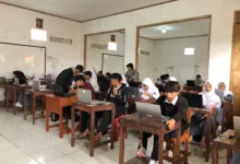 Peserta Didik Paket C/Ulya PKBM Sarbini Antusias Ikuti Tes Kemampuan Akademik
